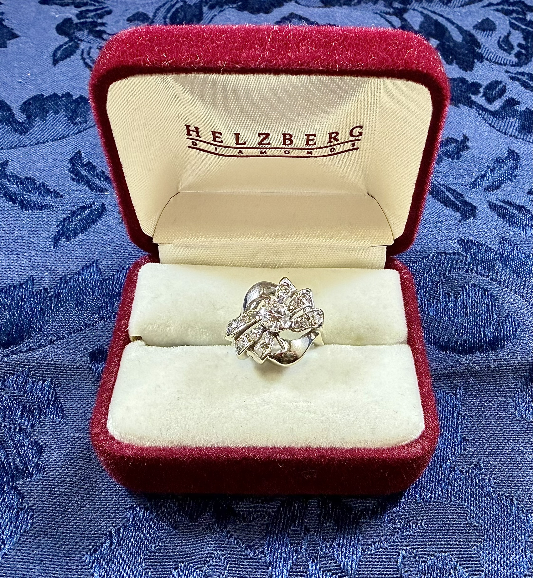 14K White Gold with Clear Stones · Lot 1400