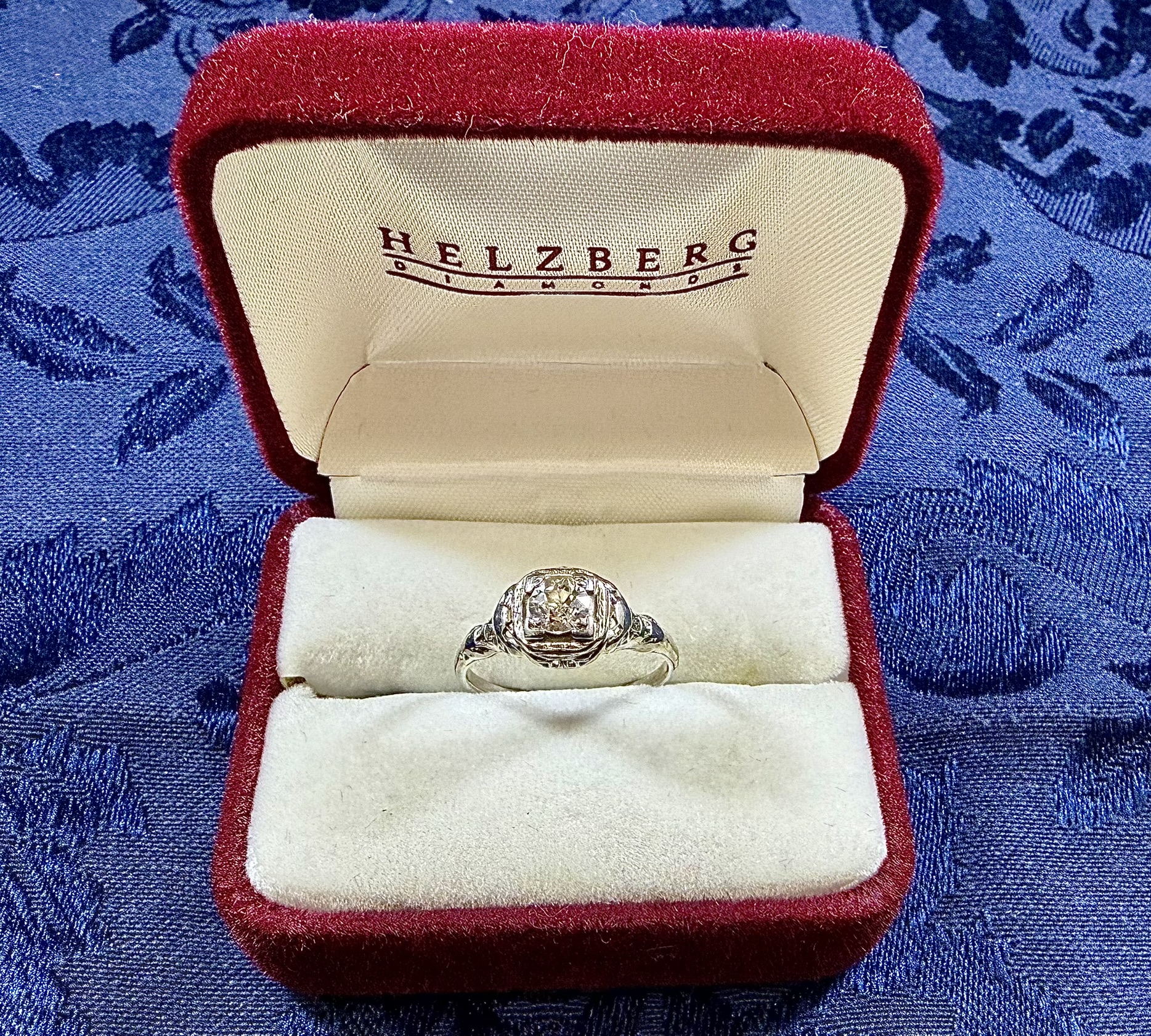 18K White Gold with Clear Stone · Lot 1474