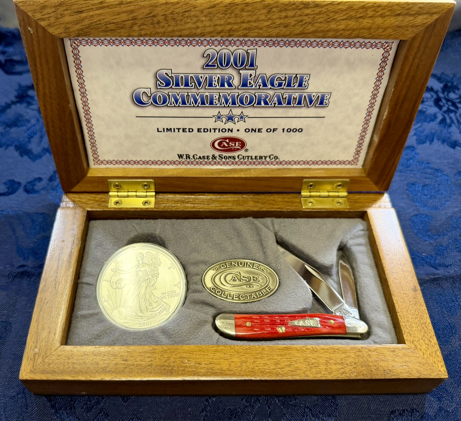 Silver Eagle 2001 with Case Pocket Knife in Wooden Box · Lot 3652 photo 2