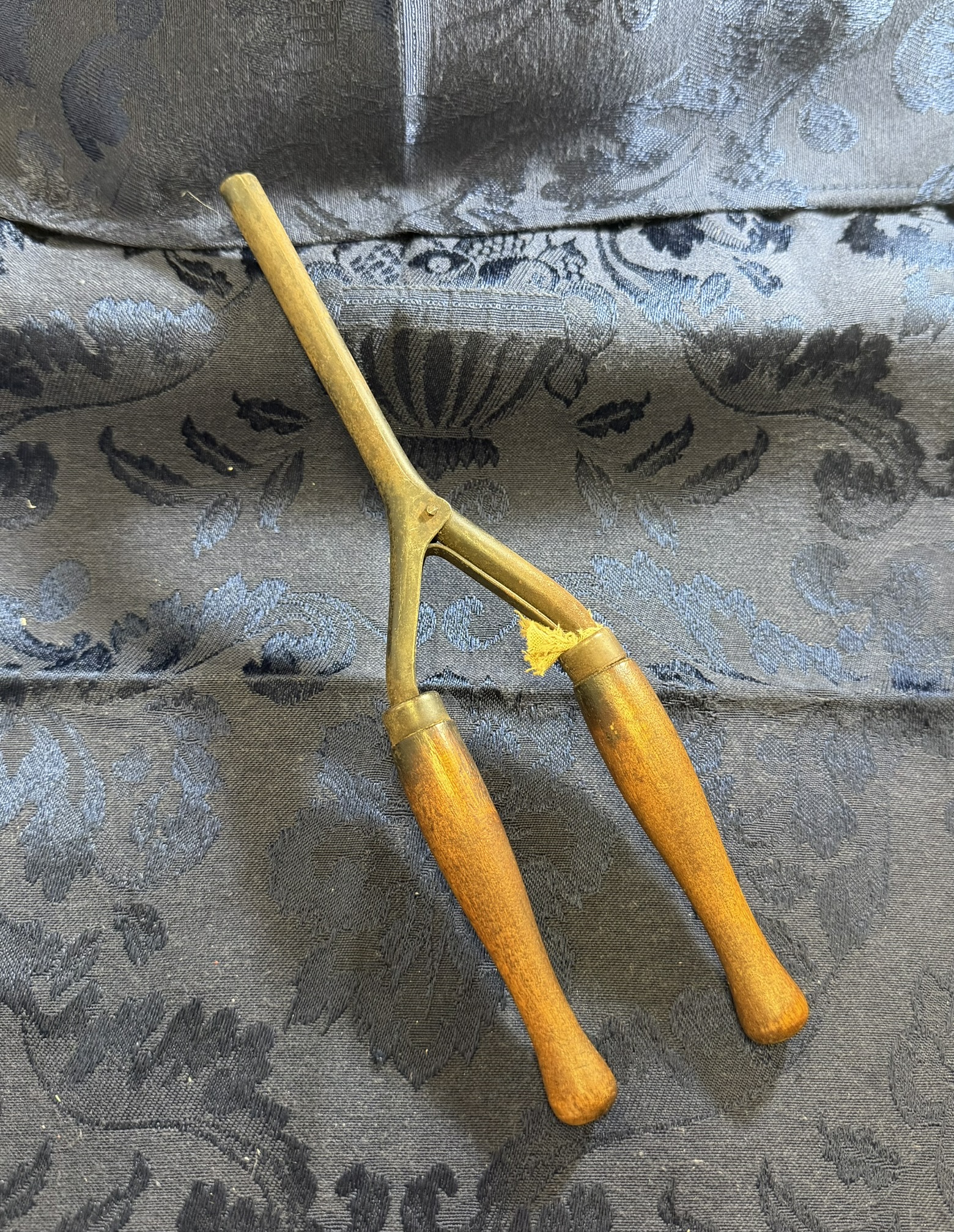Antinque Curling Iron · Lot 498